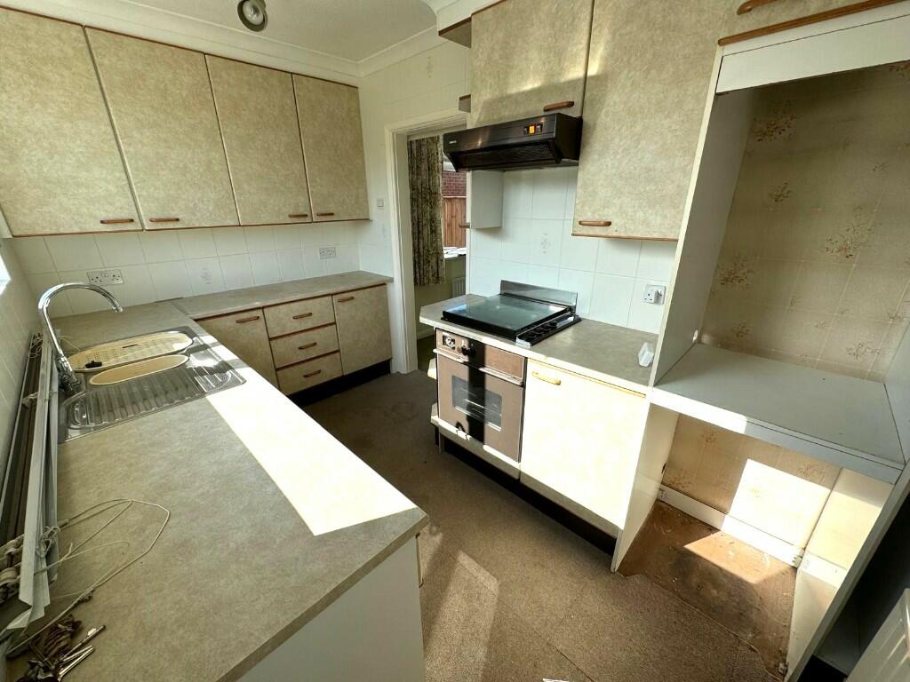 FITTED KITCHEN