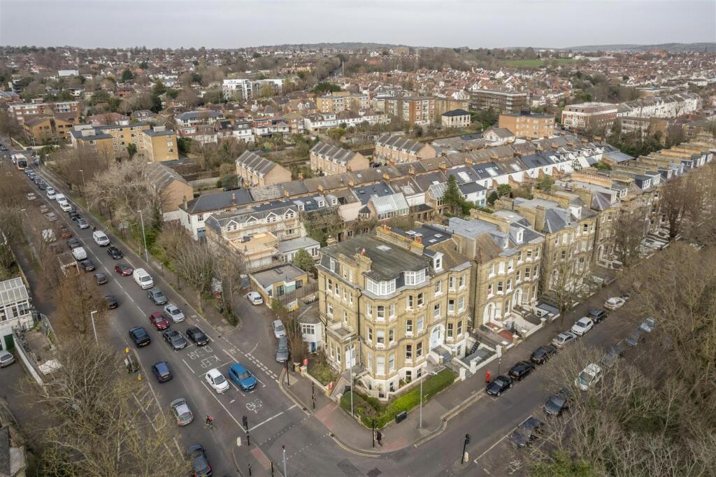 Flat 1, 76 The Drive -21.jpg