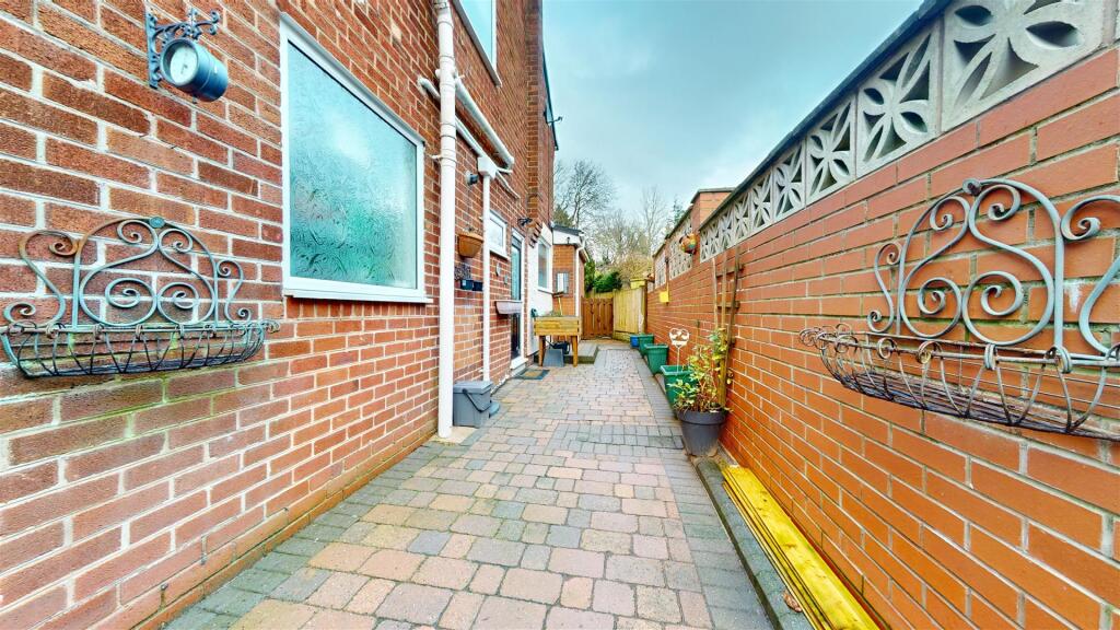 St. Marys Avenue Side Garden