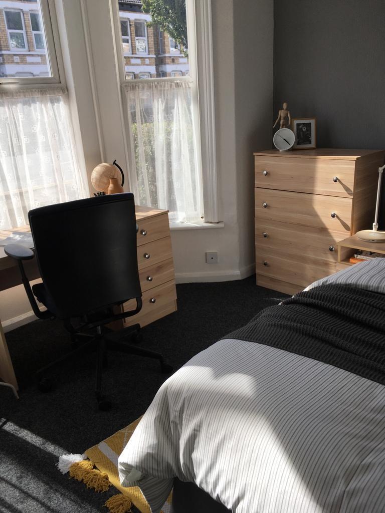 8) 30 Cranbrook Avenue Bedroom 1 31.07.2020.jpg