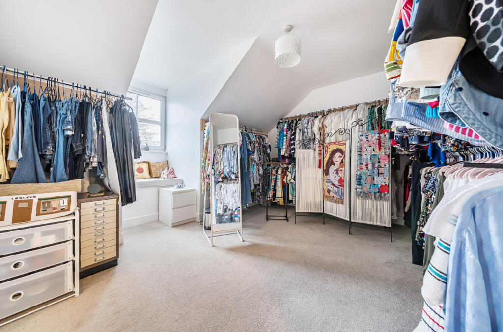 1347341968b855f733c57