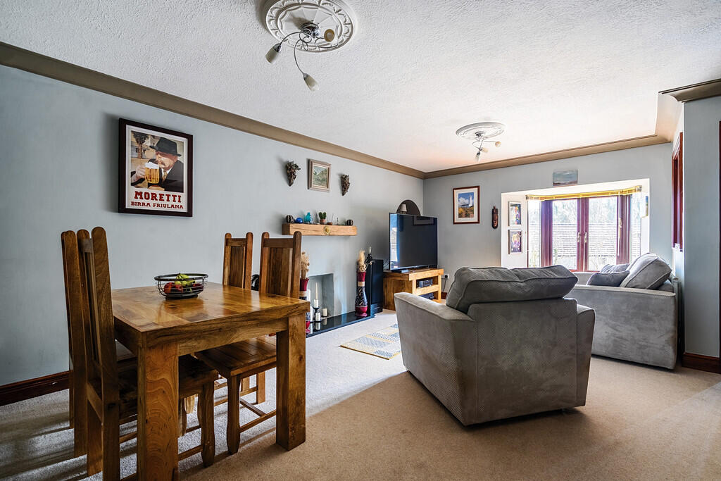 Living/Dining Roo...