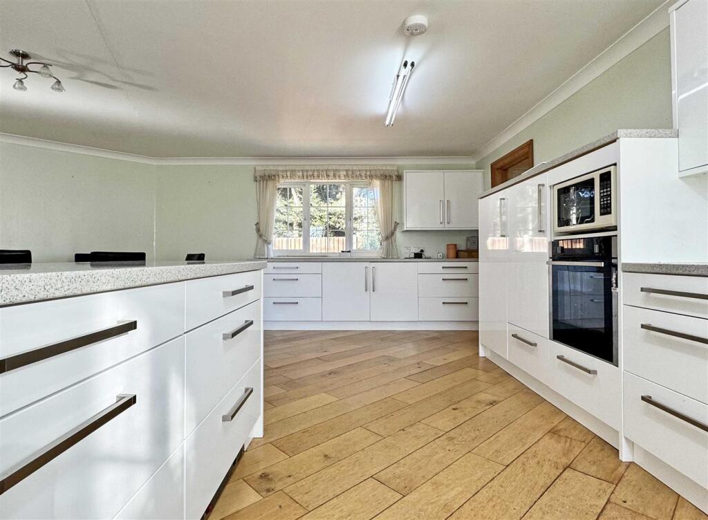 Kitchen .jpg
