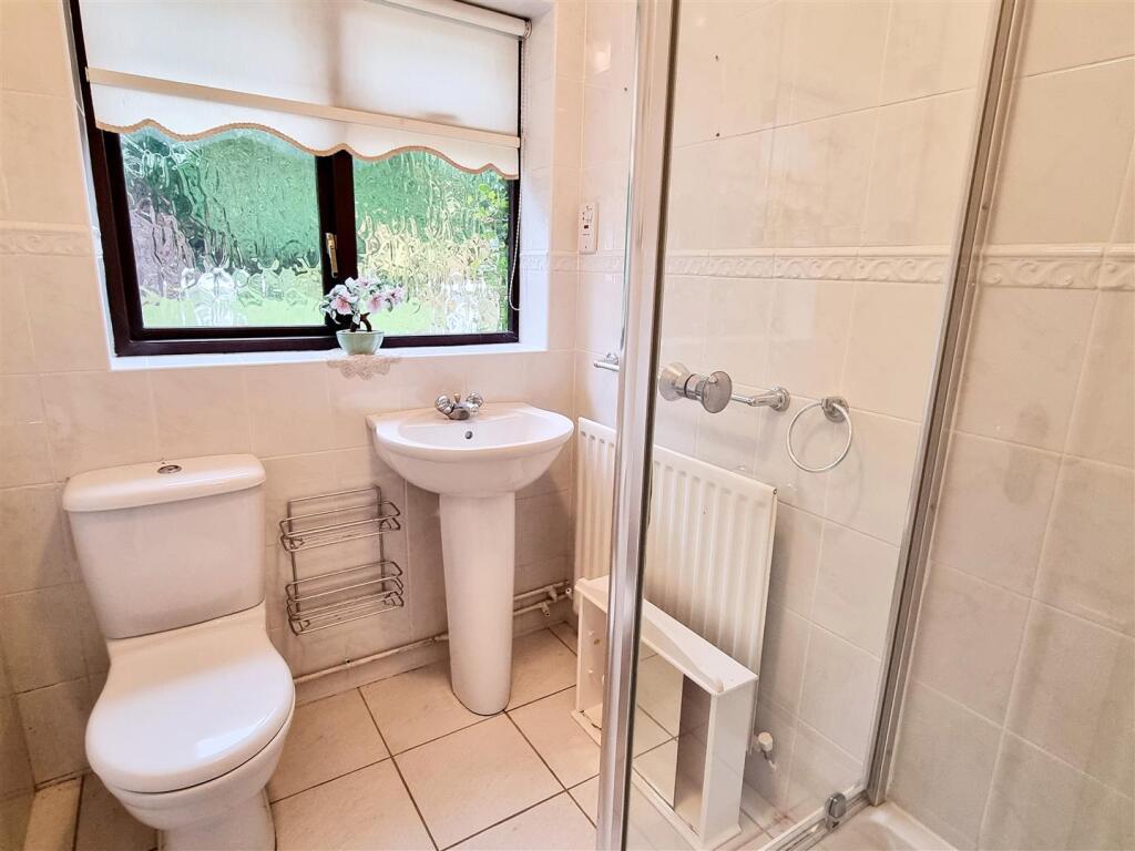 ensuite.jpg
