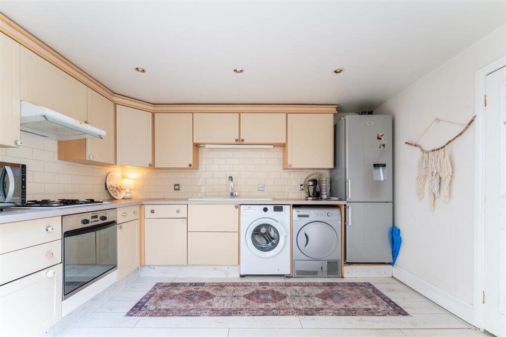 31 Green Kitch 3.jpg