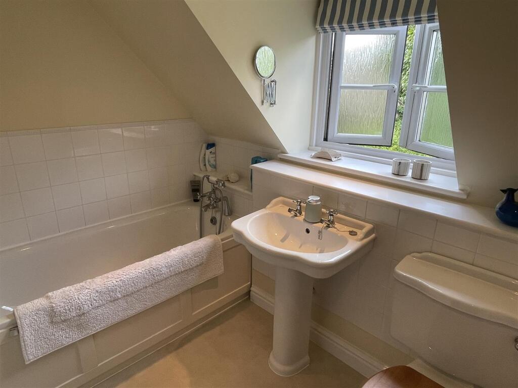 Bathroom.JPG