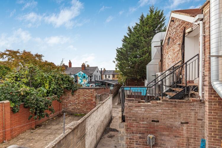 305959
