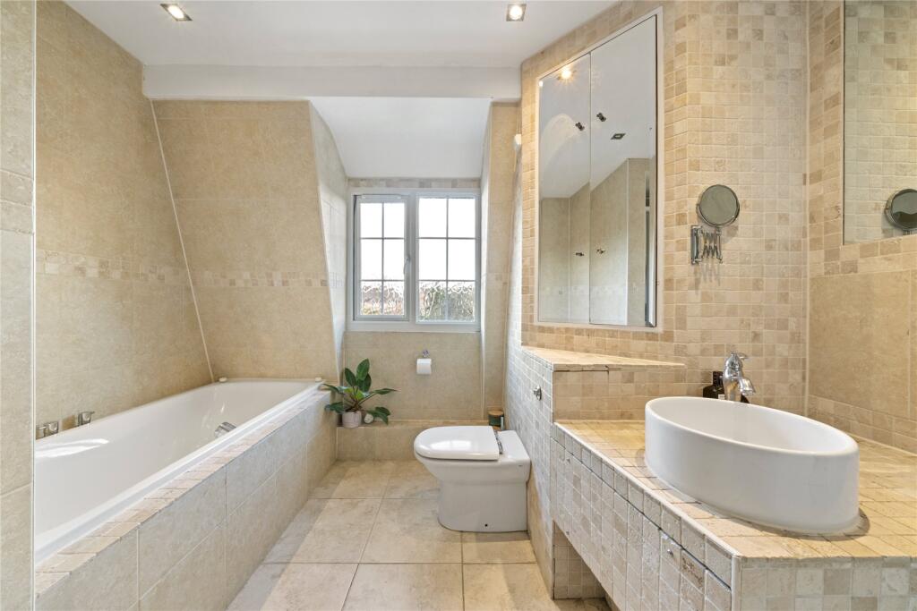 Bath/Shower Room