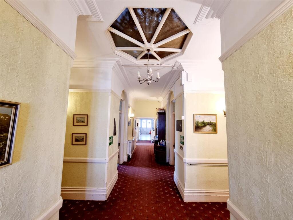 Hallway centre.jpg