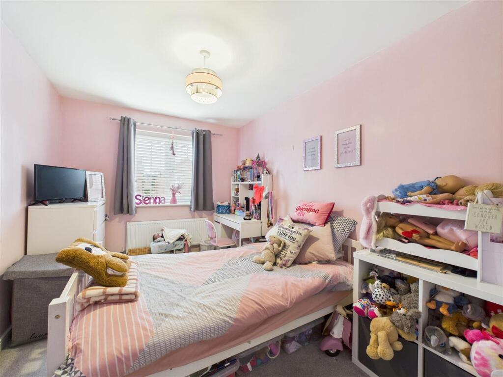 BEDROOM 2