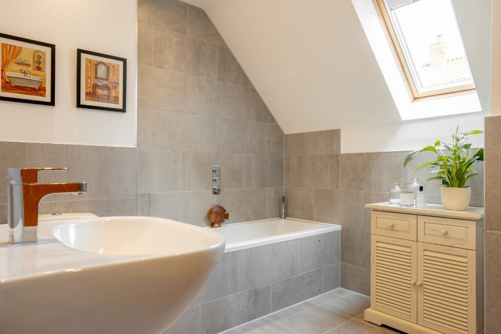 Bath suite