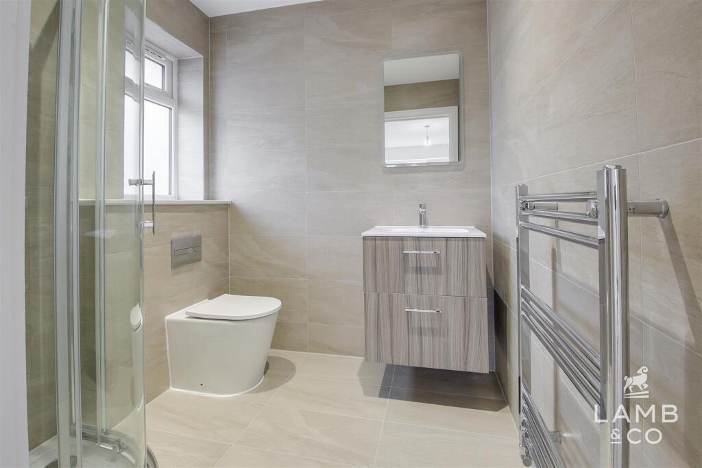 EN SUITE
