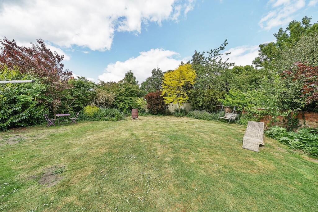 REAR GARDEN.jpg