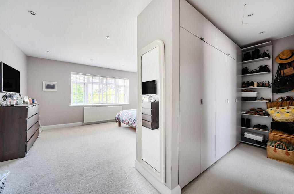 1290471-10-683d9a...