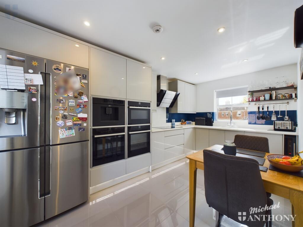 CAM03218G0-PR0181-STILL006