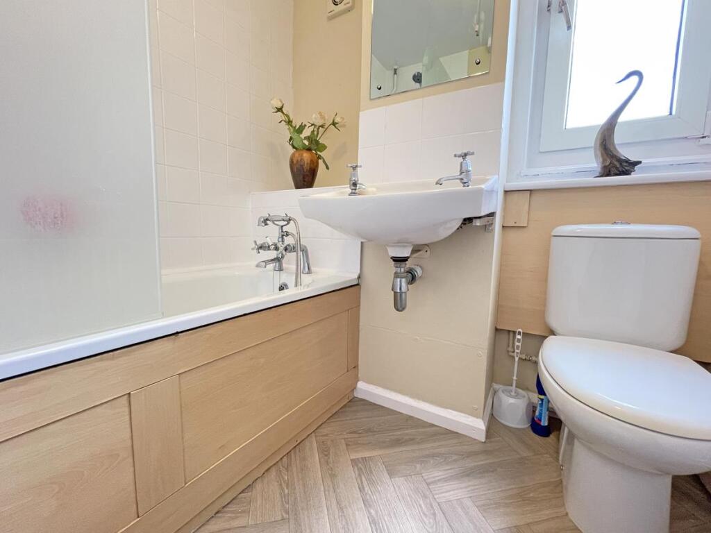 Cunningham Road 147 - Bathroom.jpg