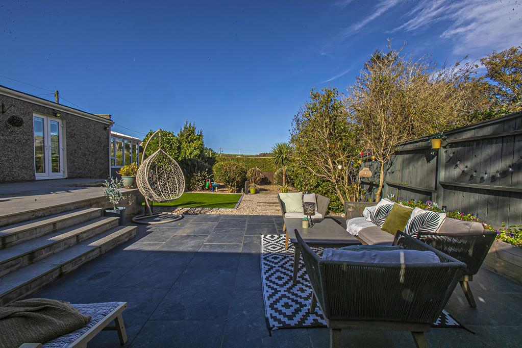 PATIO TO GARDEN