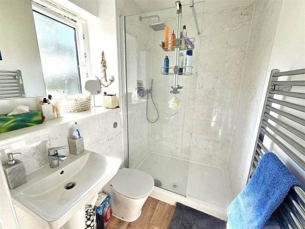 En Suite Shower.jpg