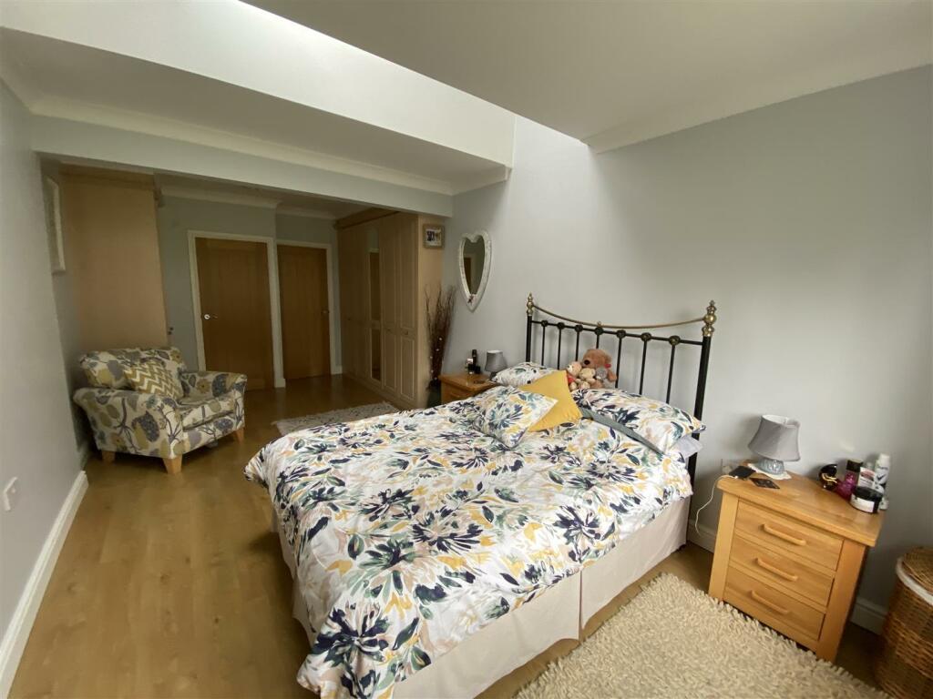 Master bedroom rear: