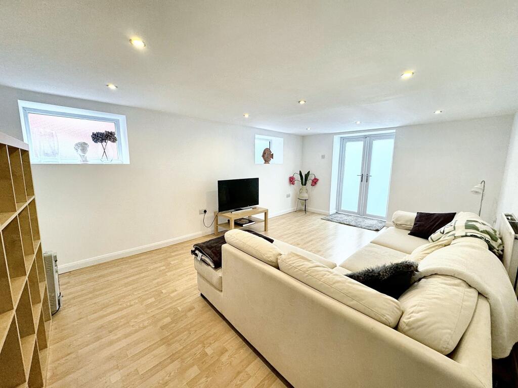 Second Lounge