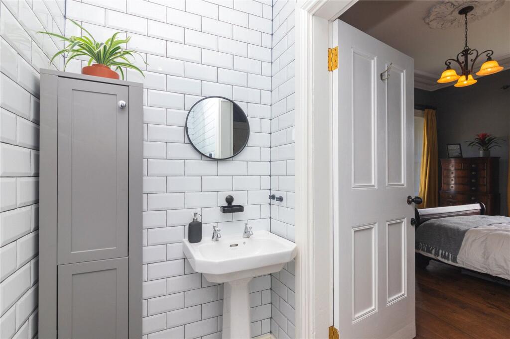 Ensuite