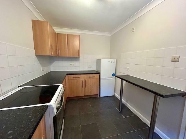 80 Dawsmere Close kitchen 2.jpg