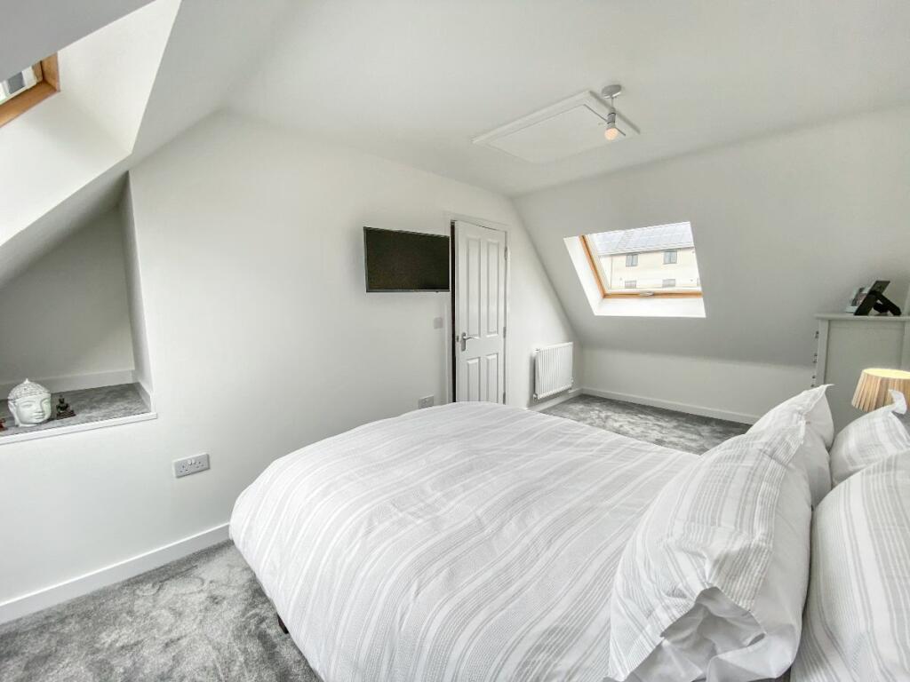 Master Bed (2nd Floor)