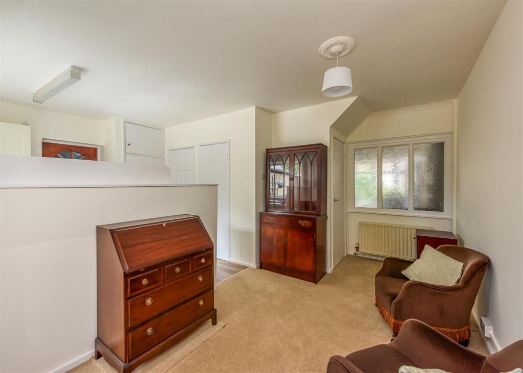 21 Langley Gardens-Dining Area.jpg