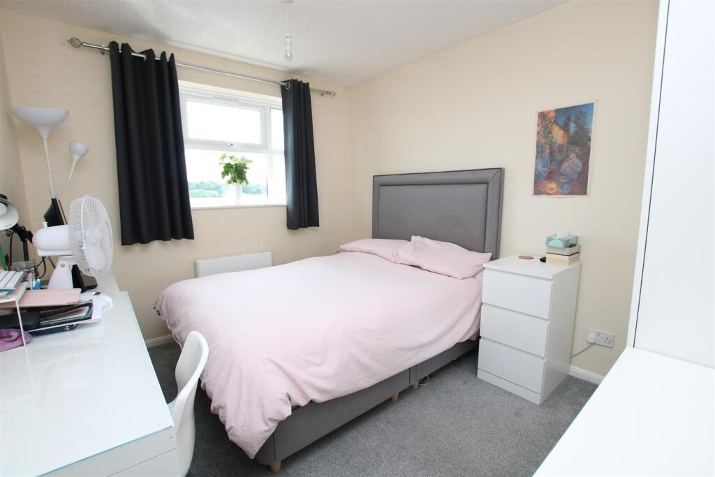 Bedroom 1.JPG