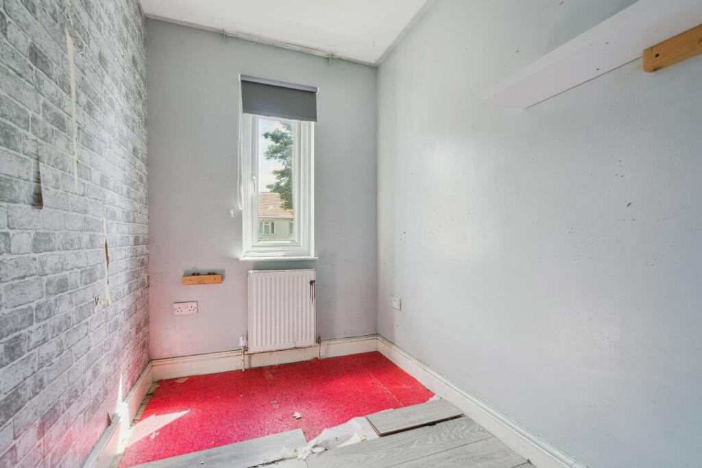 10 New Close, Colliers Wood, SW19 2SY bedroom 2.jp