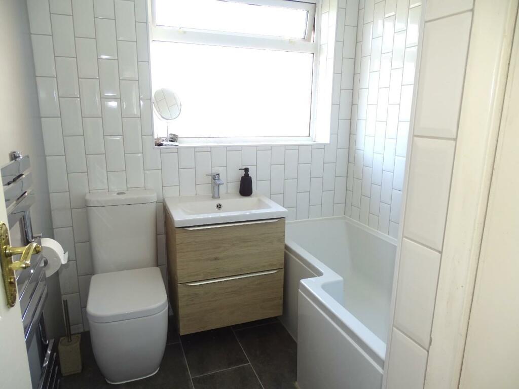 REFITTED BATHROOM ( installed 2022 )