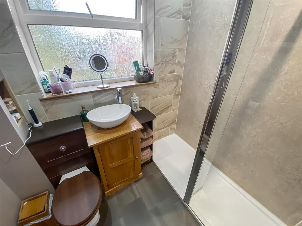 Shower Room.jpg