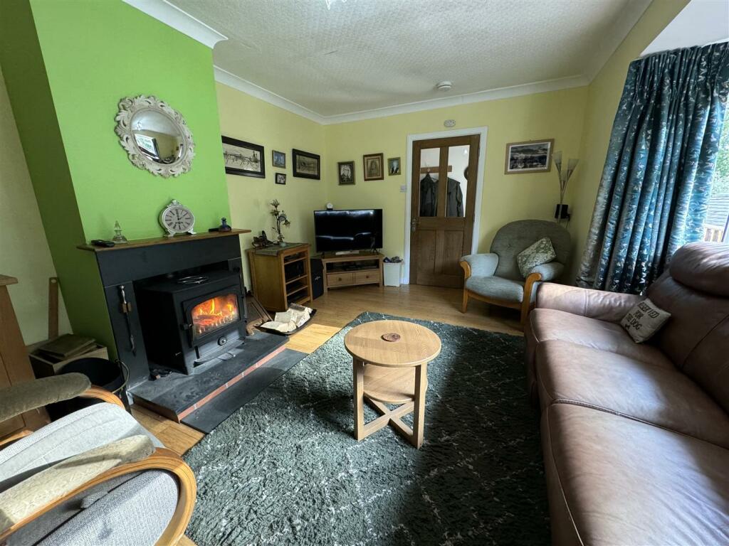 LOUNGE 1.JPG