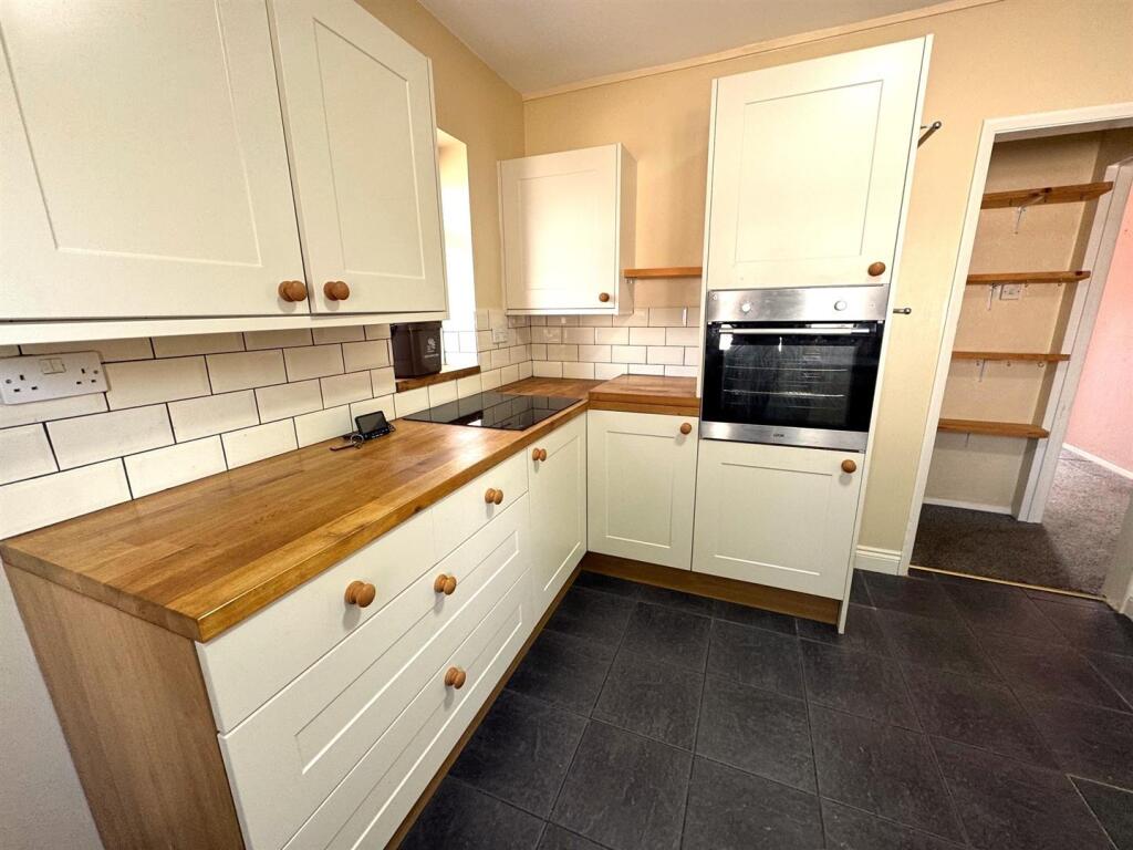 KITCHEN 2.jpg