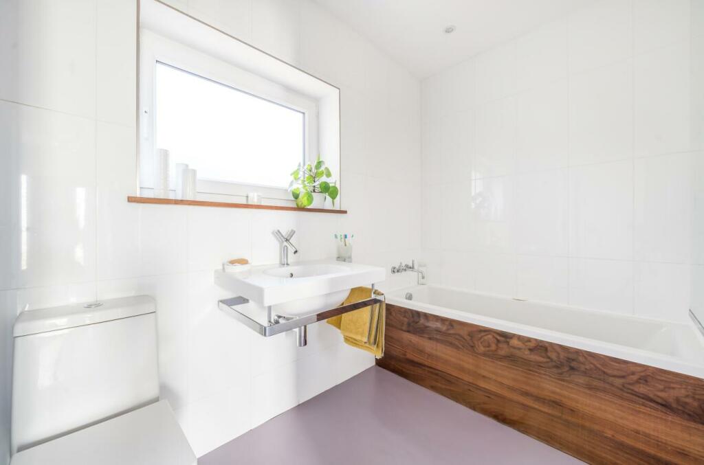 Longrood Road, Rugby