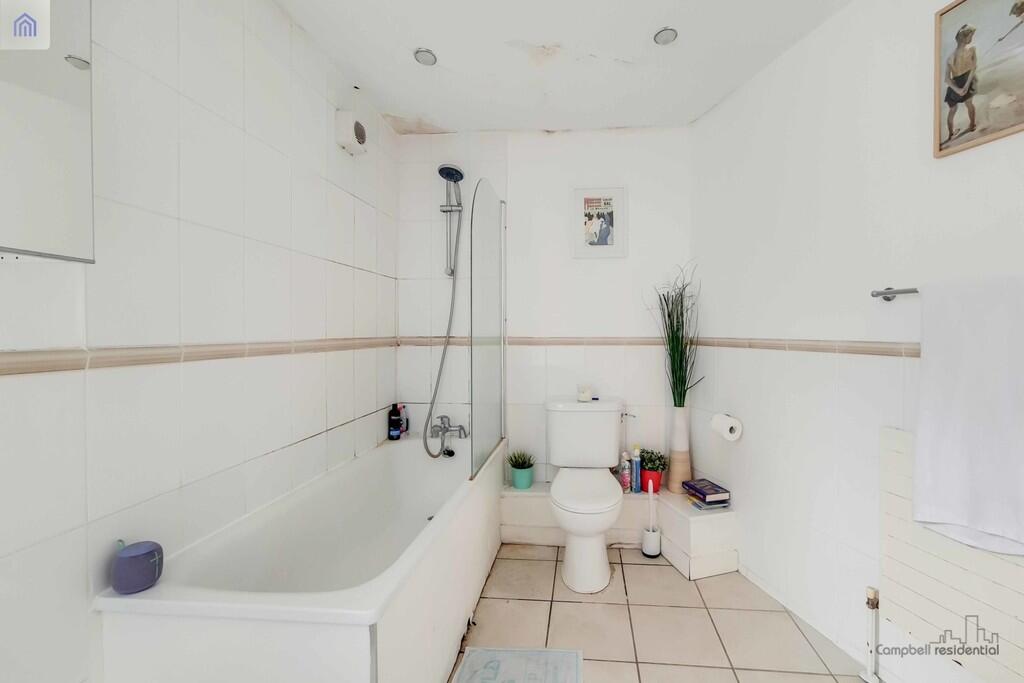 7_Bathroom-0