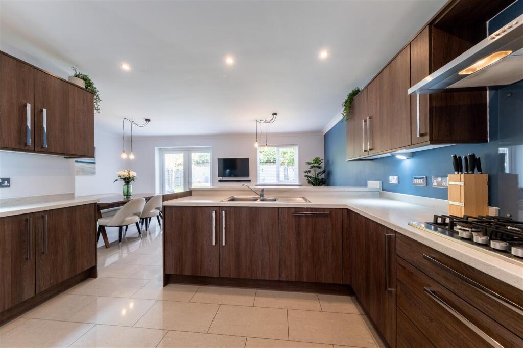 39 Shakerley Close-003.jpg