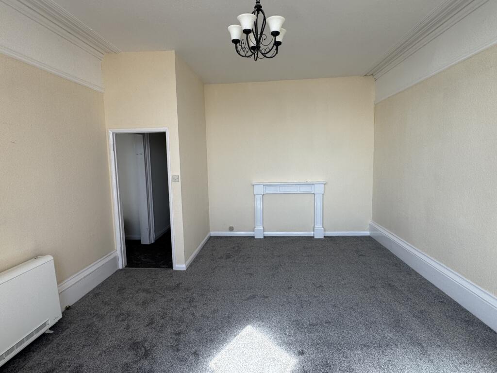 Flat 3 South Cliff House -lounge