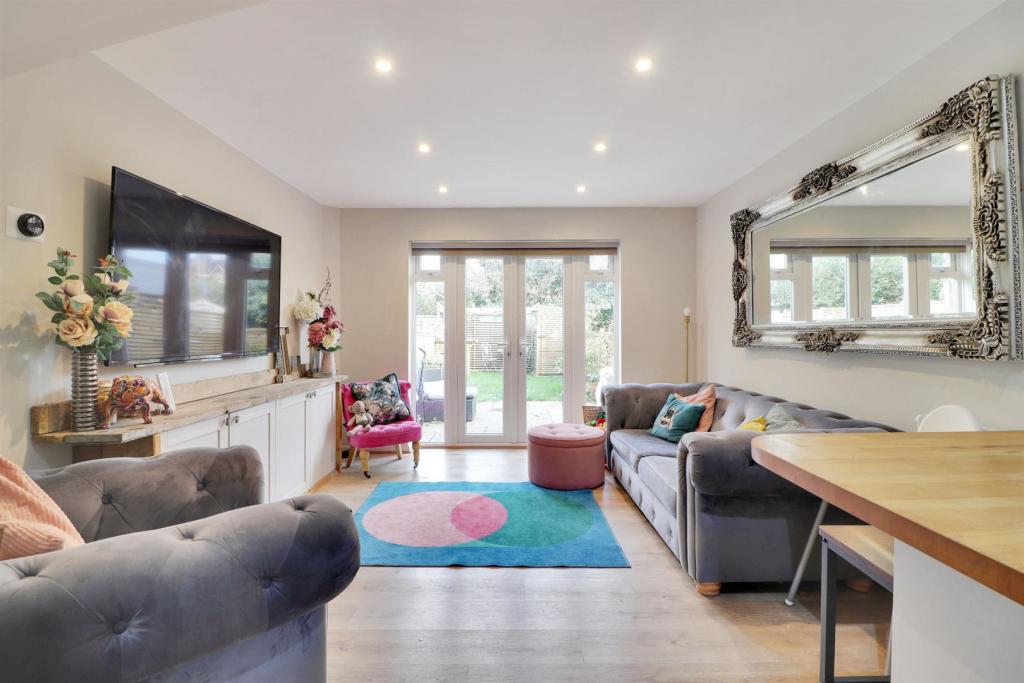 Sitting Room to Garden.jpg