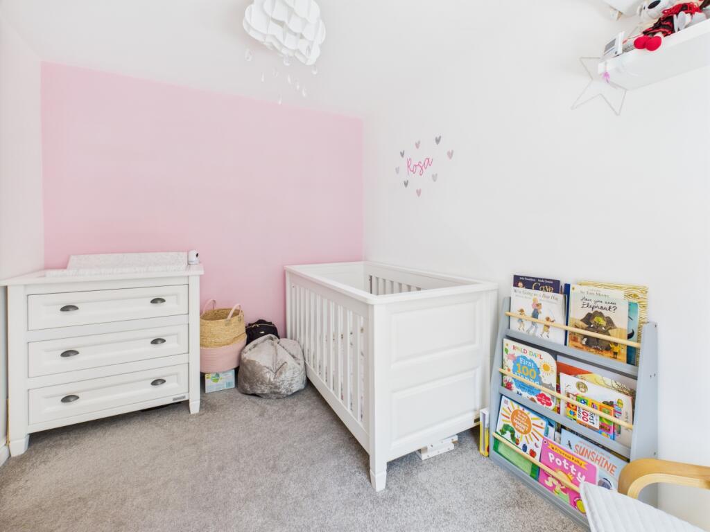 CAM03729G0-PR0090-STILL029