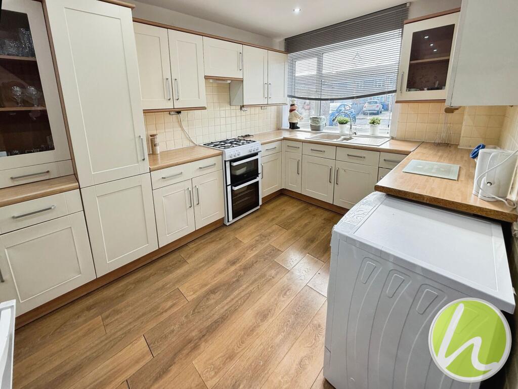 Kitchen/ Dining Room