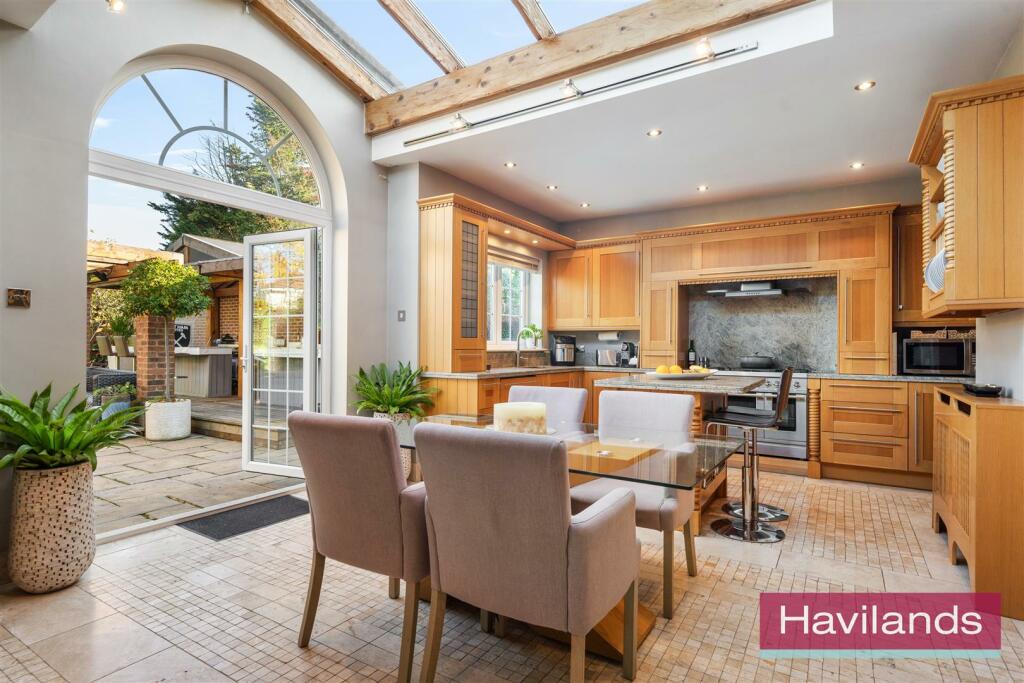 5 The Ridgeway N14 6NX-19.jpg