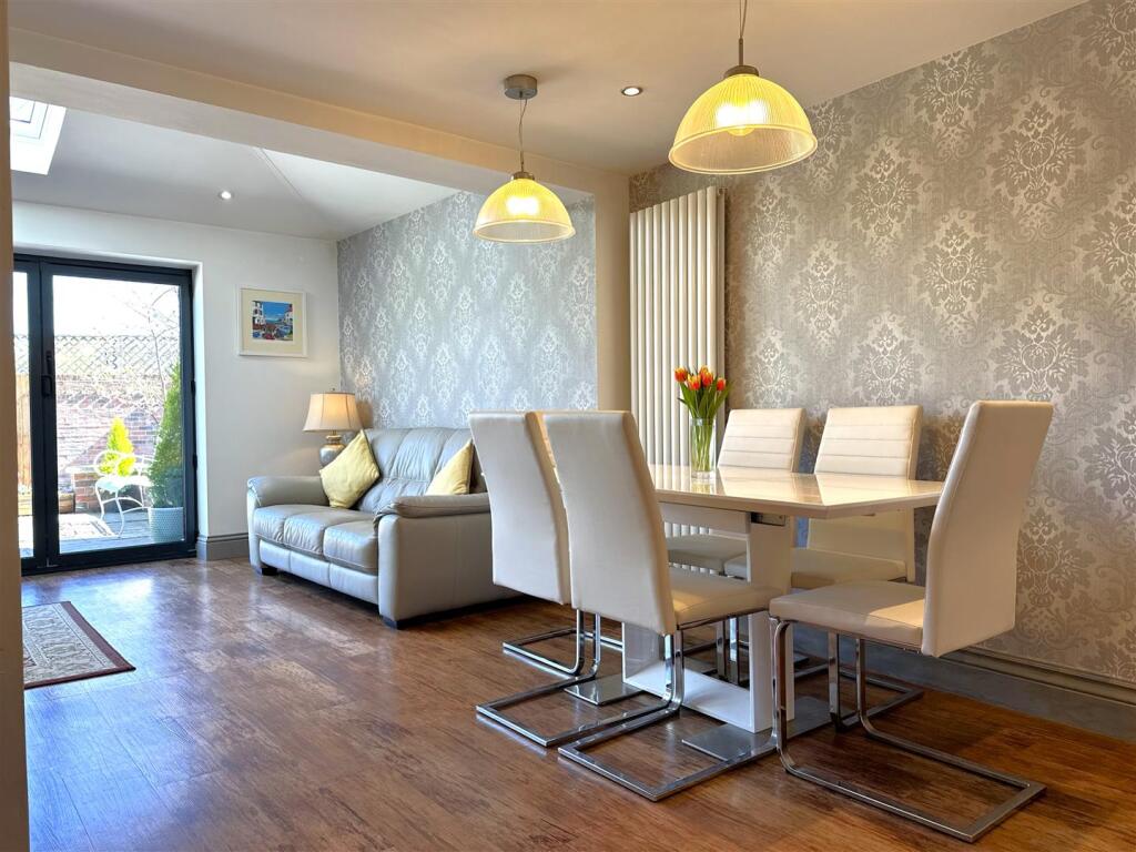 Dining Area 978