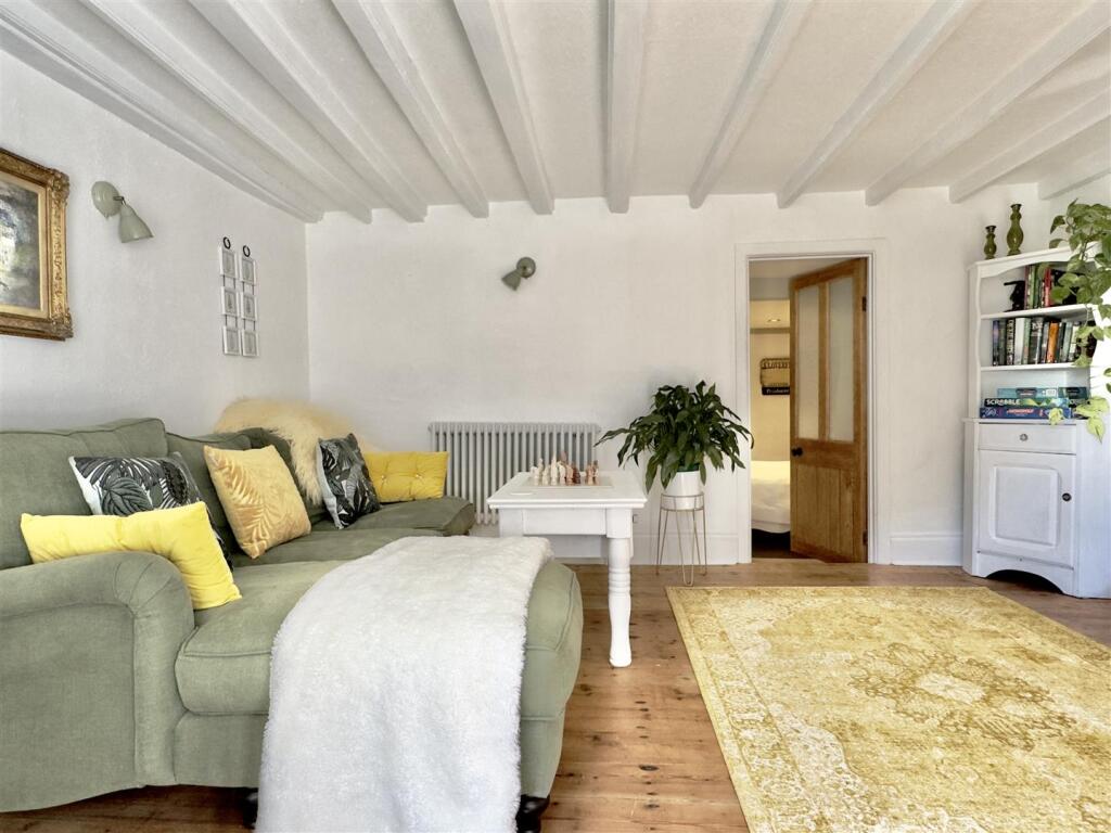 SITTING ROOM.jpeg