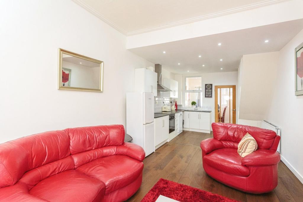Lounge / Kitchen