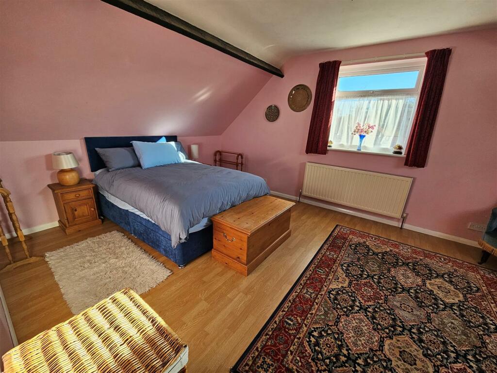BEDROOM 4