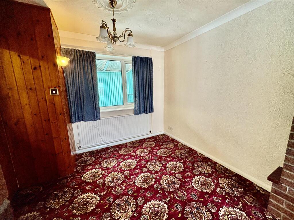 Bramleys Estate Agents - Round Hill - Holmfield (5