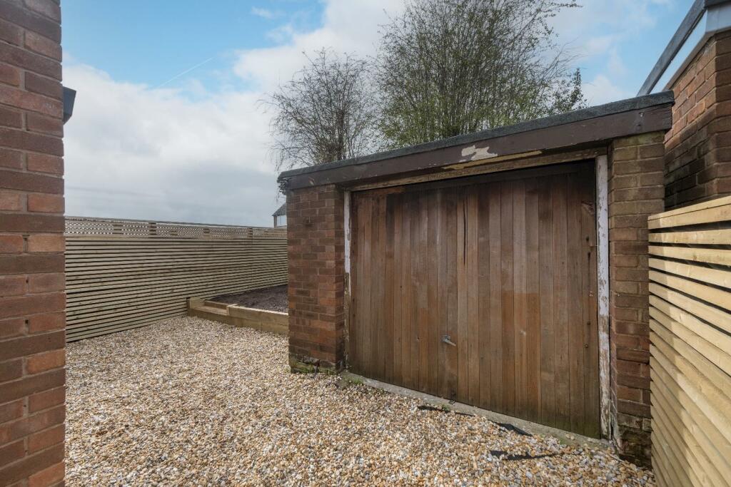 23 Oathills Drive-030.jpg