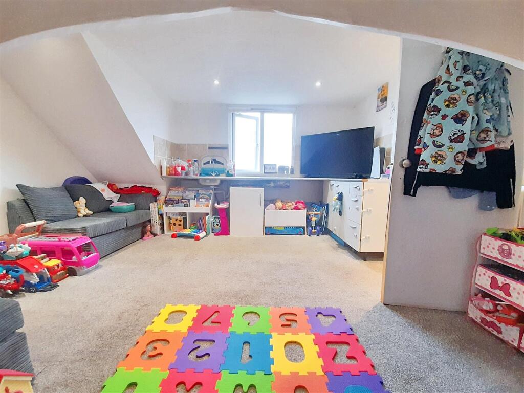 Bedroom 6 / Playroom