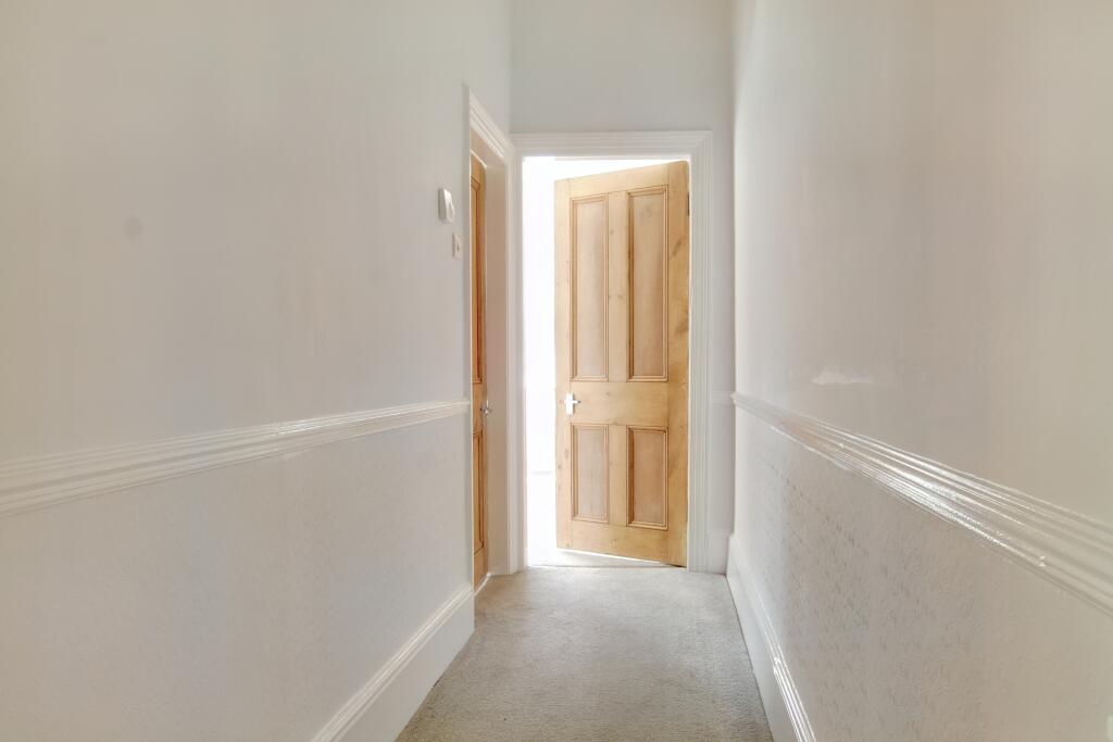 4.HALLWAY.jpg